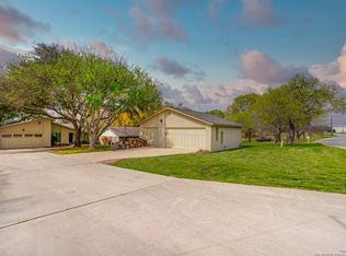 102 Turtle Ln, Seguin, TX 78155