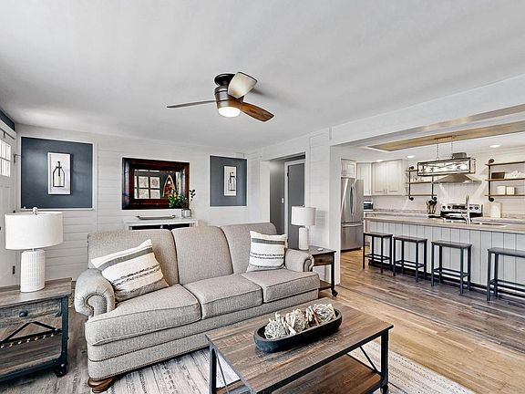 3rd image of 35555 Sussex Ln
