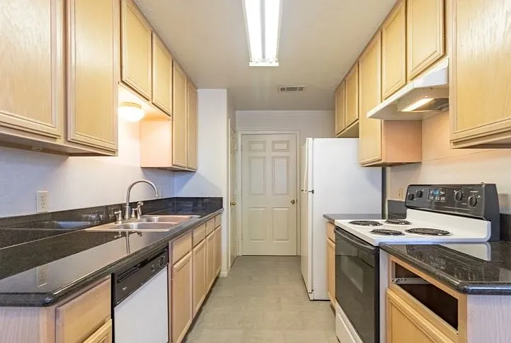 3 bed, 1250 sqft, $1,175 — Photo 3