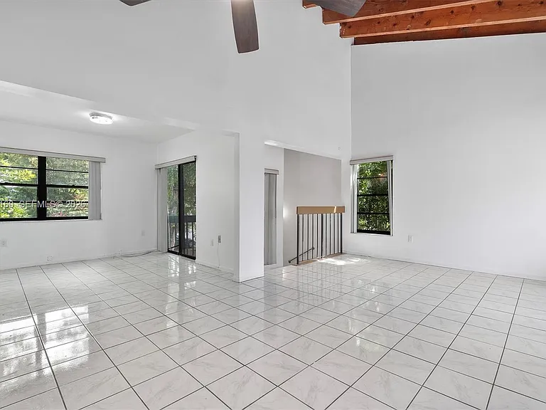 10542 NW 7th Ter #B7 — Photo 9
