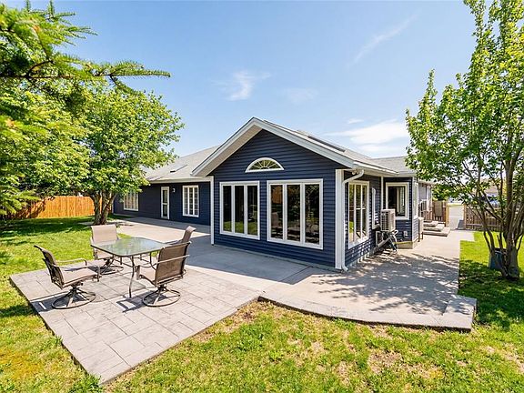 3rd image of 5 Roblin Place