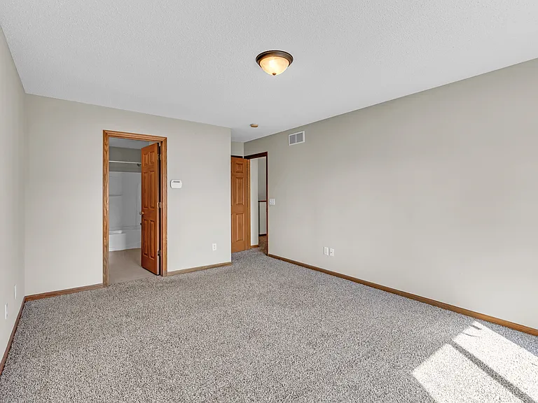 6834 Meadow Grass Ln S — Photo 20