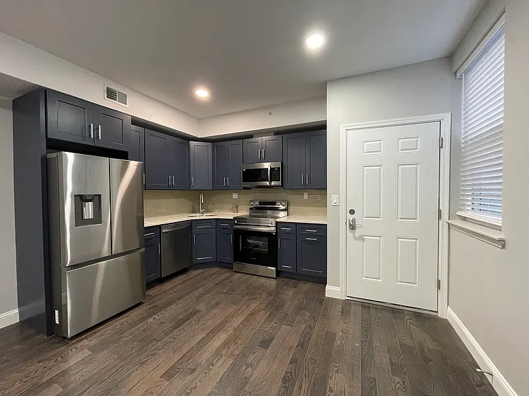 329 N 11th St #4-F — Photo 1