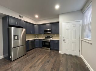327 N 11th St #3R, Philadelphia, PA 19107