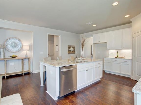 5th image of 3020 Archenland Ln SW
