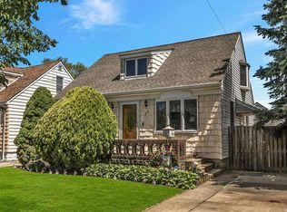 27 Morris Pkwy, Valley Stream, NY 11580