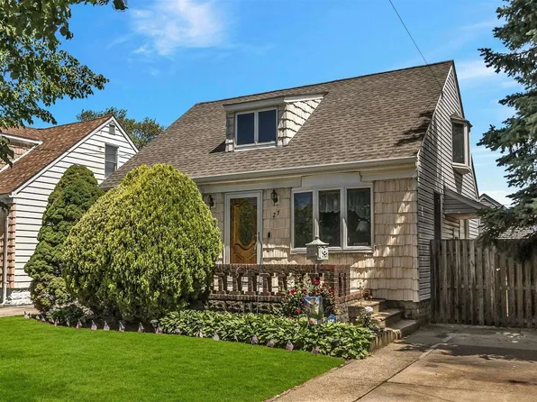27 Morris Parkway, Valley Stream, NY 11580