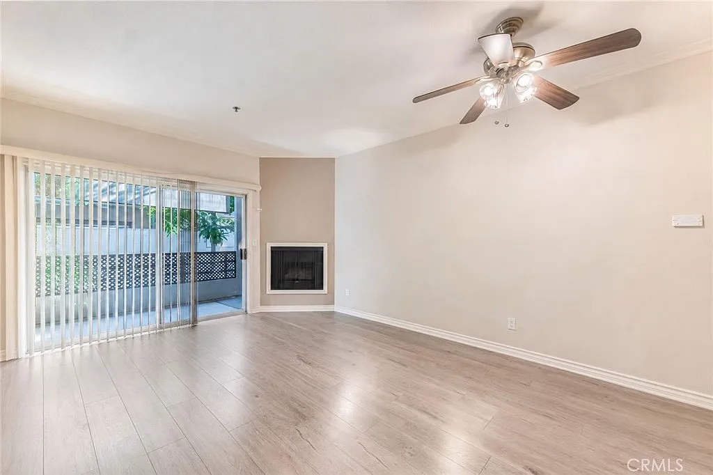 2 bed, 894 sqft, $3,300 — Photo 1