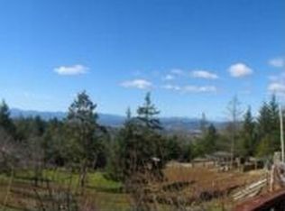 827 Summit Loop, Grants Pass, OR 97527