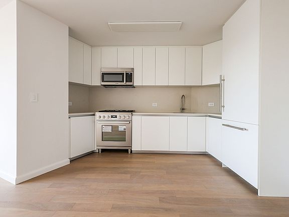 4th image of 1 Union Sq S APT 18r