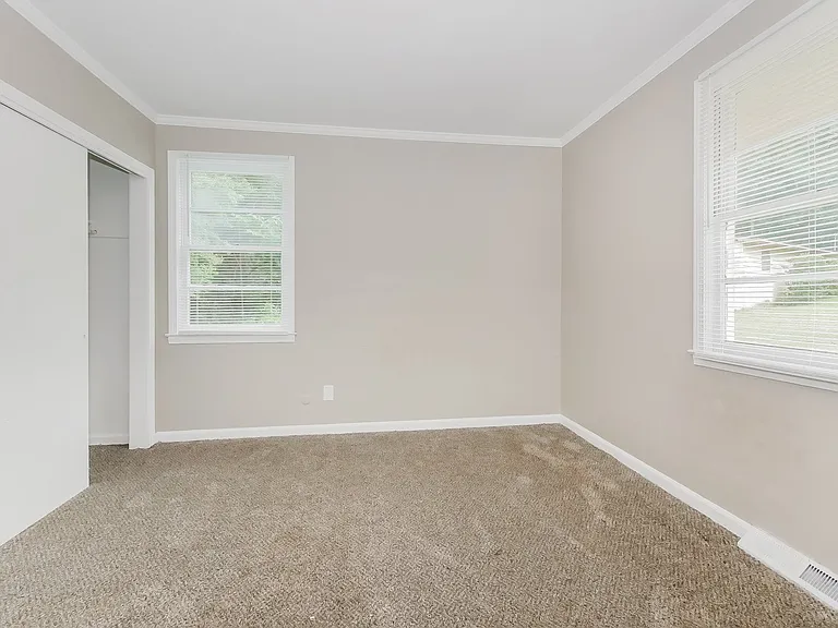 1447666_028_bedroom_12979565.jpg