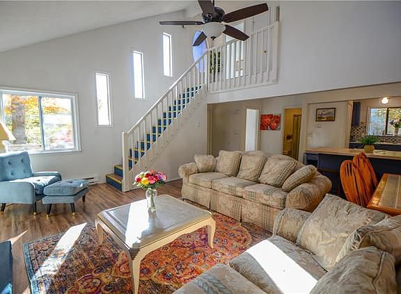 3rd image of 1621 Sunny Side Dr