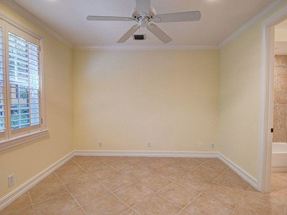 3rd image of 366 E Mallory Cir