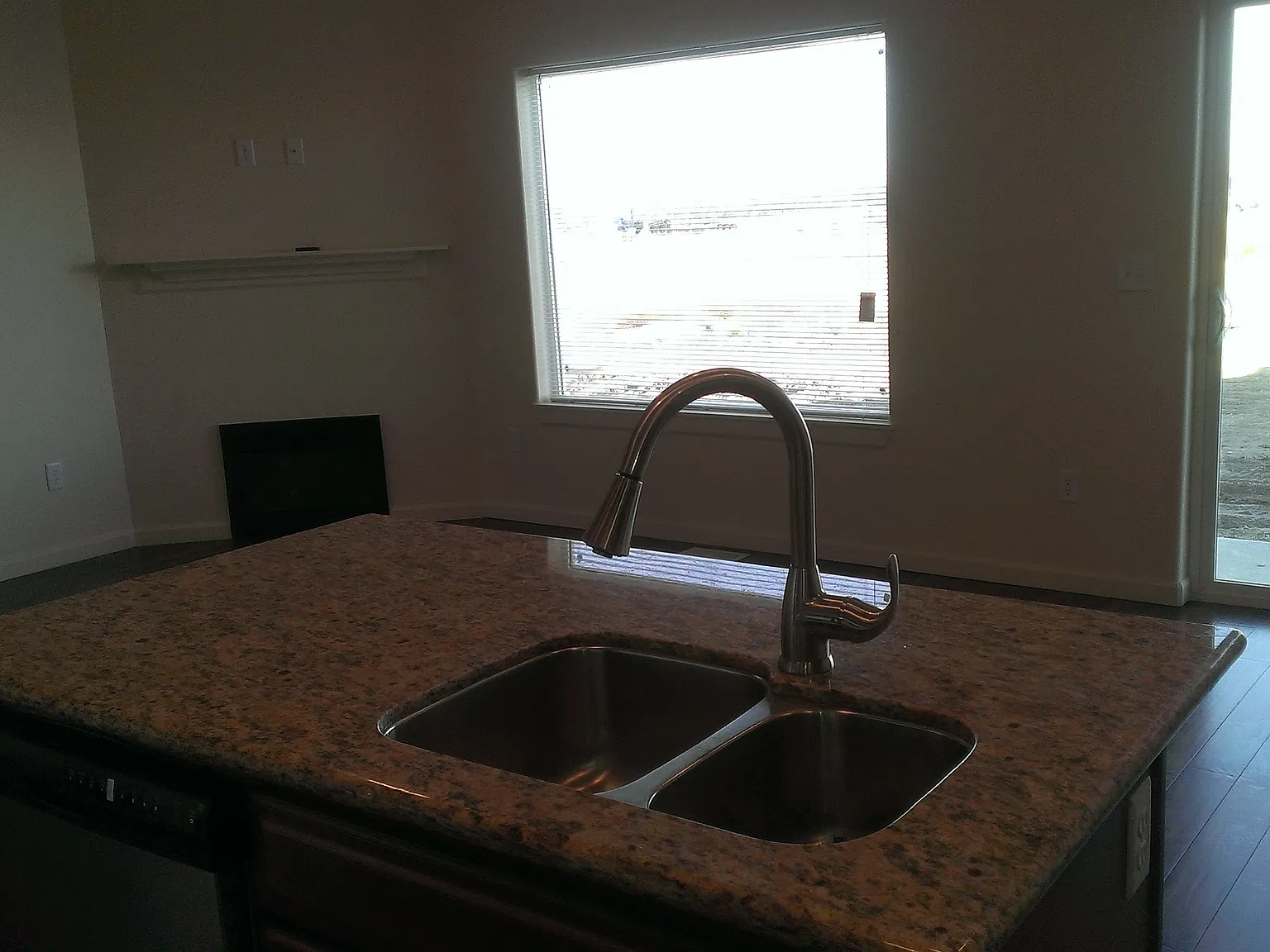 4BR/2.5BA/2 Car Garage Home In Quiet Country Area — Photo 4