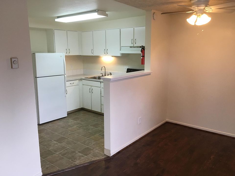 2nd image of 716 E McLoughlin Blvd #4