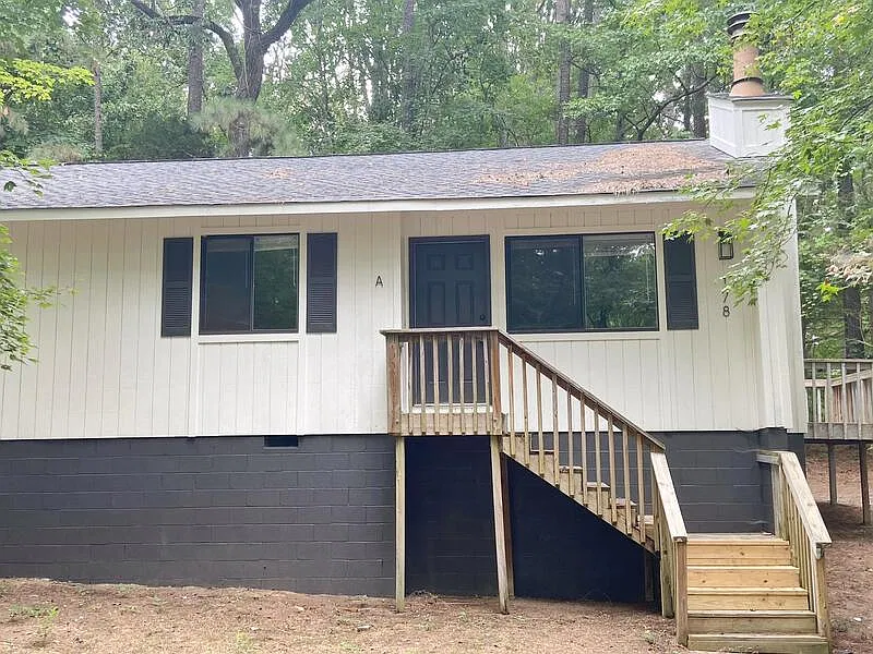 2 bed, 1.0 bath, 915 sqft, $1,695 — Photo 2