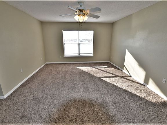 3rd image of 12811 Lake Vista Dr
