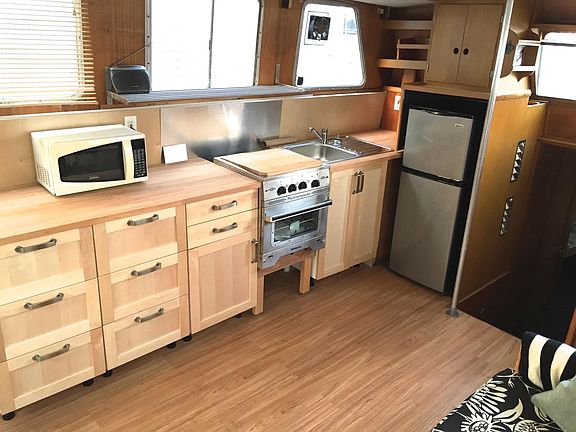 Empty main cabin.