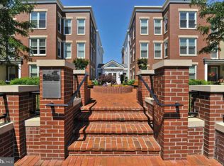 910 Powhatan St Unit 303S, Alexandria, VA 22314