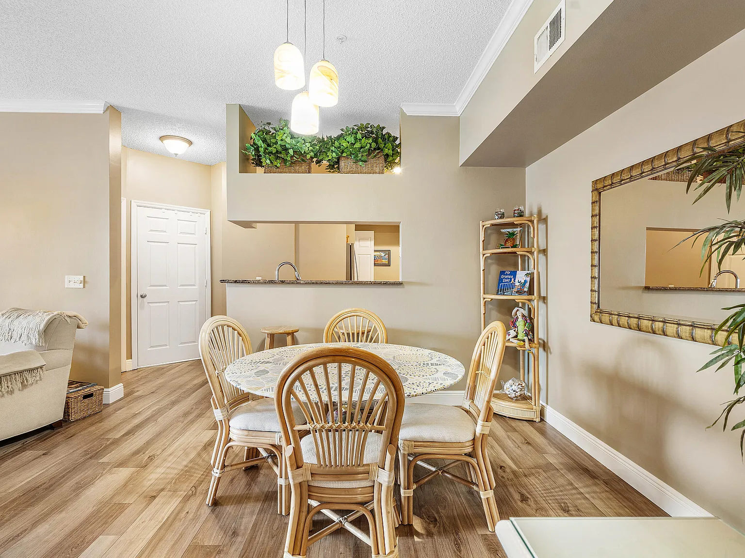 2 bed, 2.0 bath, 1030 sqft, $5,500 — Photo 4