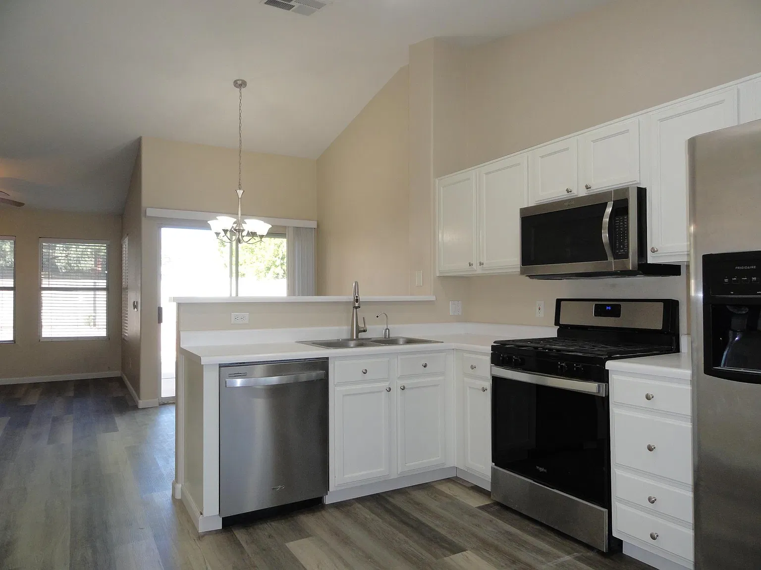 980 W Hudson Way — Photo 4
