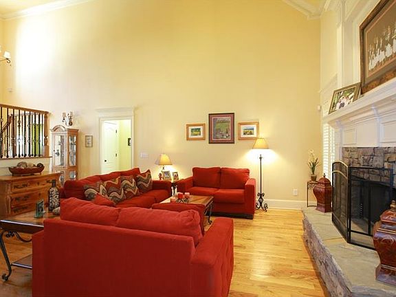 3rd image of 4804 Odell Dr