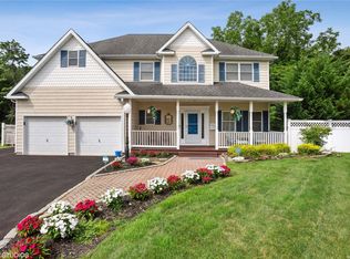 67 Crosby St, Sayville, NY 11782