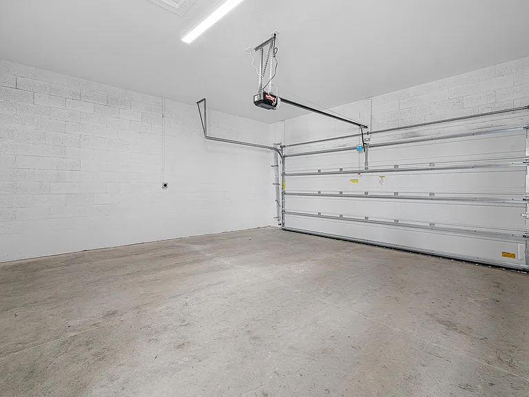 10720 SW Pioneer Pkwy — Photo 18
