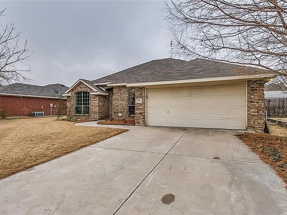 3rd image of 709 Creekview Dr