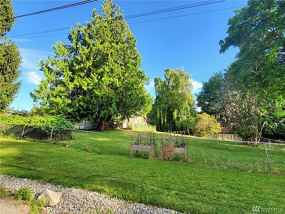 2nd image of 2212 Grandview Dr W