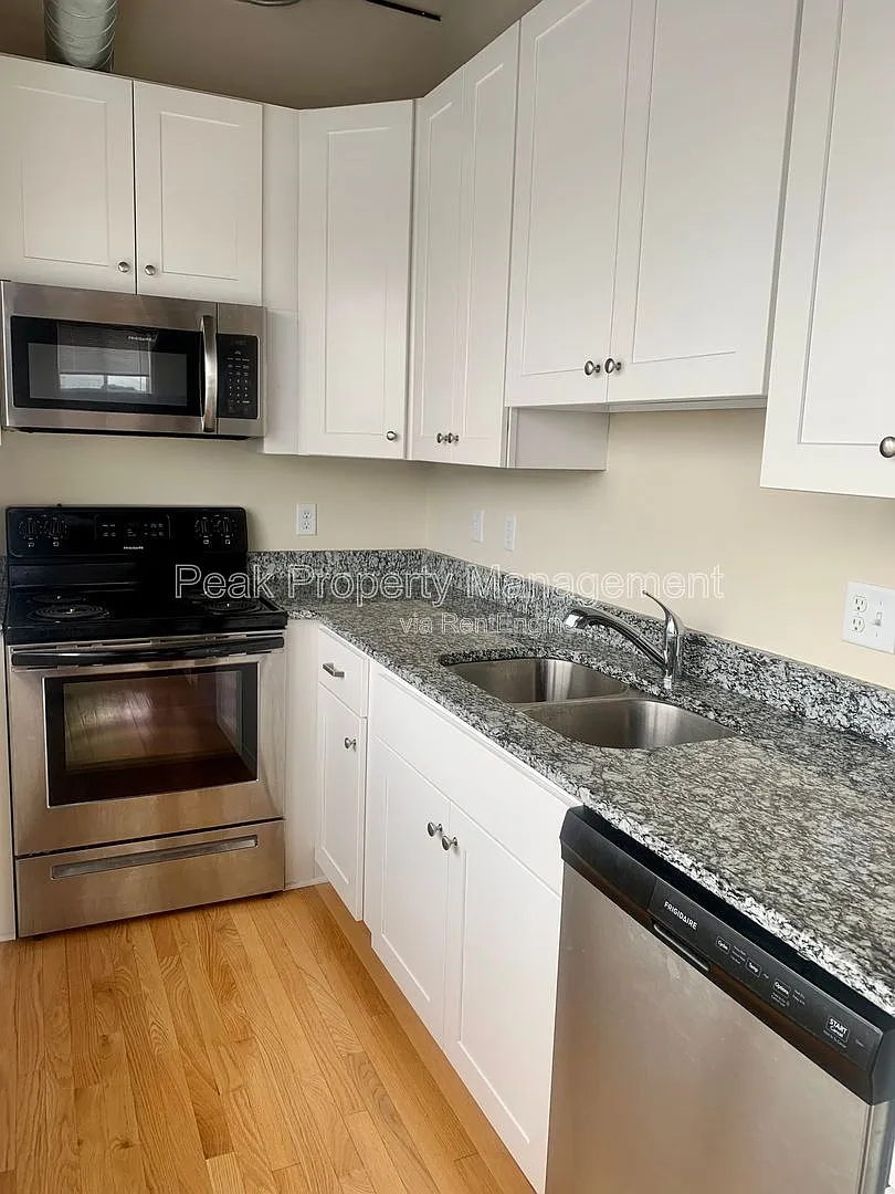 Building Photo - 2709 W Broad St #1