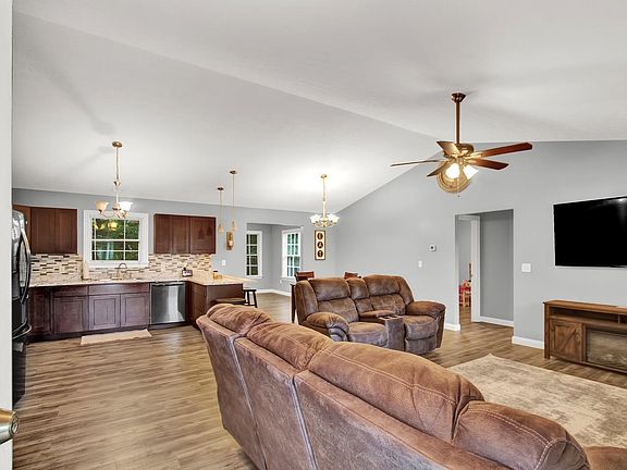 3rd image of 116 Kayleigh Dr