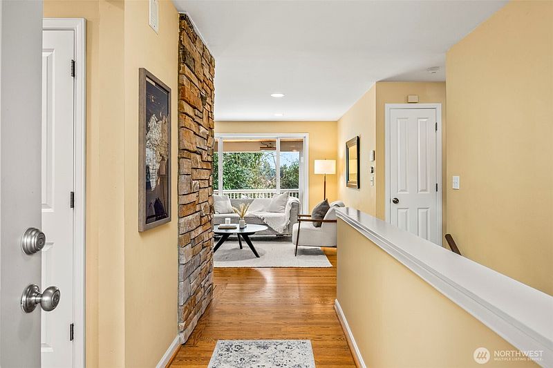 3rd image of 231 105th Avenue SE