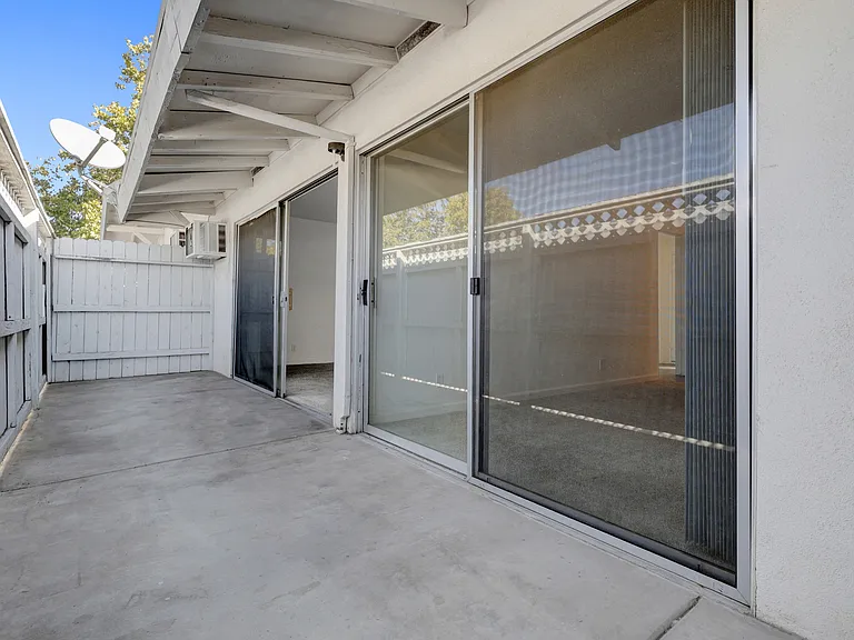 Carmichael Apartments — Photo 13