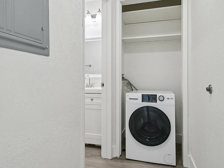 2x2 In-Unit Laundry
