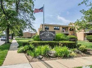 59 Hampton Pl APT 20C, Freeport, NY 11520