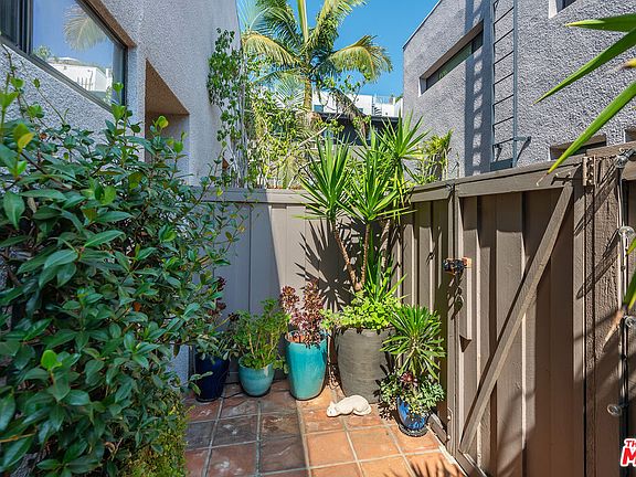4th image of 1327 Havenhurst Dr APT 8