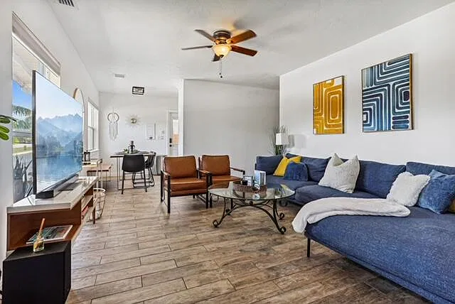 917 W Drew St — Photo 3