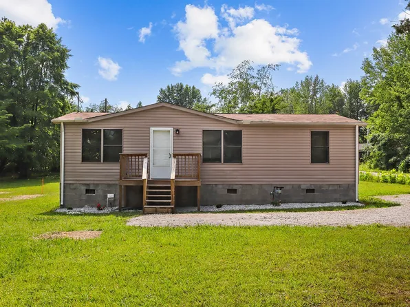 1022 Preston Dr, Burns, TN 37029