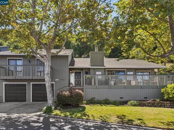 1792 Saint Andrews Dr, Moraga, CA 94556