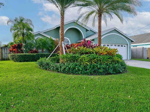 2nd image of 3524 Greenway Dr