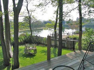 73 Lake Dr, Southampton, NY 11968
