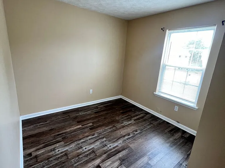 5802 Lake Erie Dr — Photo 7