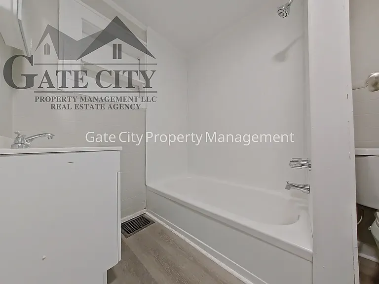 1006 Holton Pl #B — Photo 8