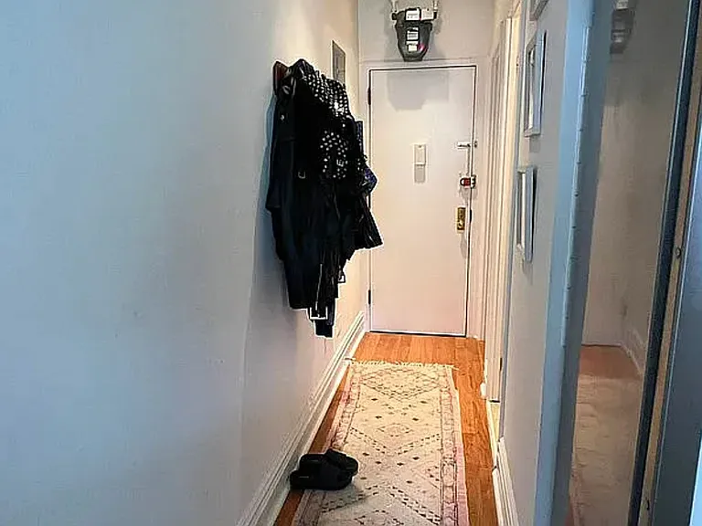 271 E 10th St #11 — Photo 6