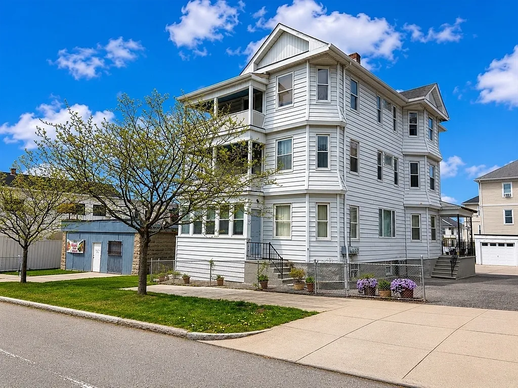 3 bed, 1400 sqft, $2,200 — Photo 1