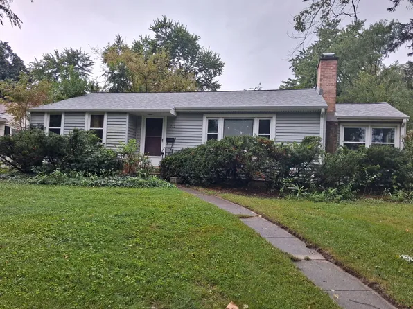 712 Prairie Ave, Barrington, IL 60010