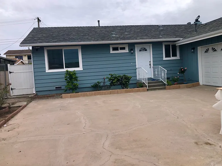 Ronald Pl — Photo 1