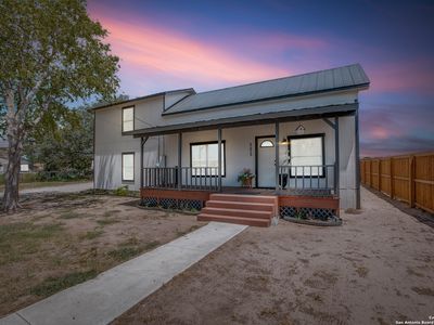 525 Rossville, Devine, TX, 78016