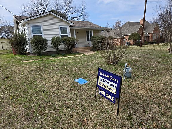 2nd image of 404 S Pecan St